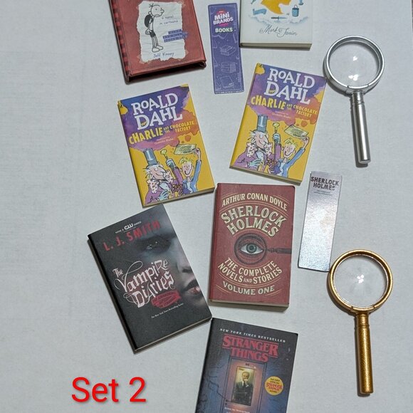 New!!!  Mini Brands - Books, Bookmarks, Magnifying Hlasses - Picture 10 of 10